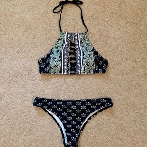 NWOT Cupshe Black/Green Halter Bikini